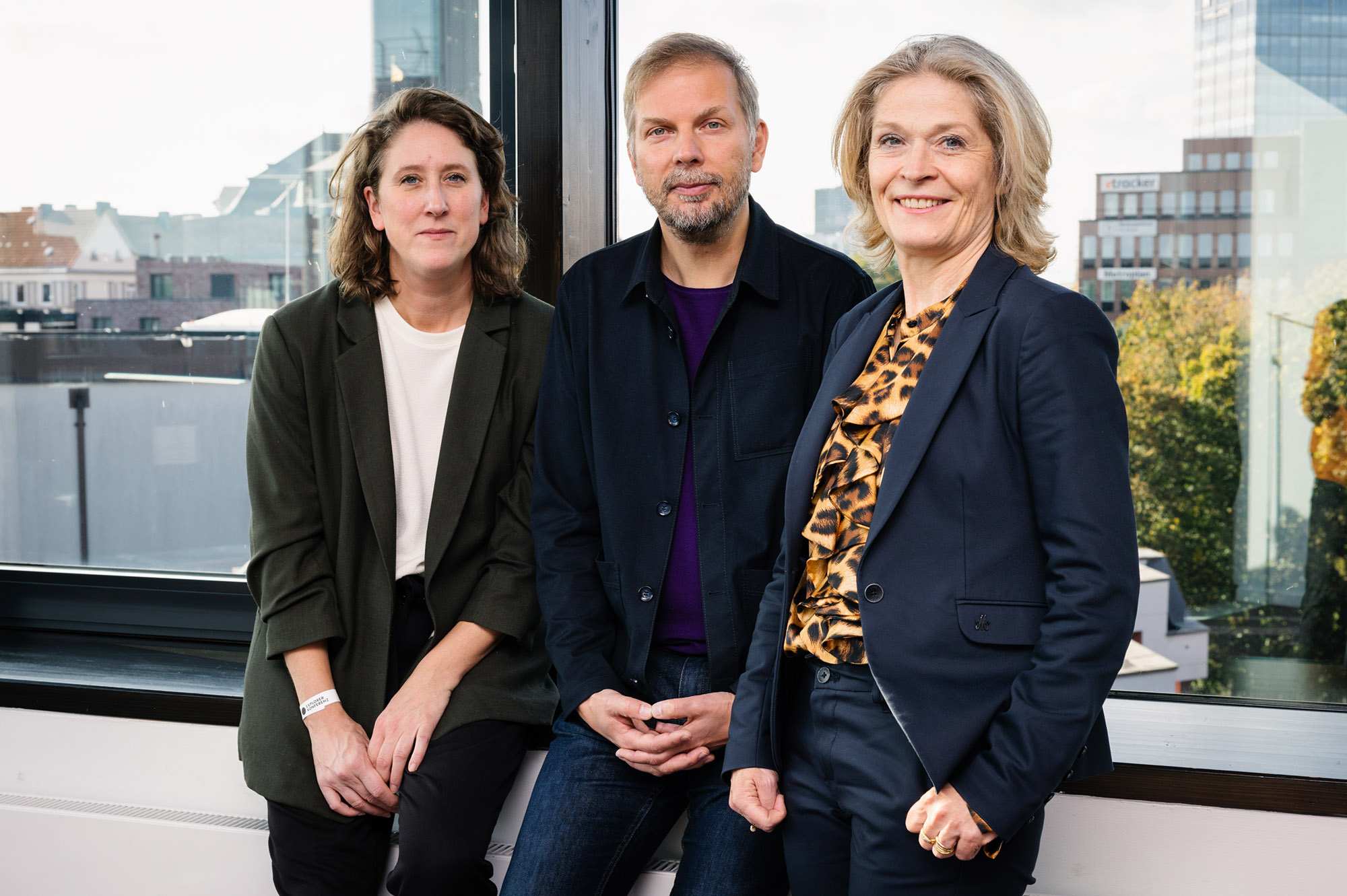 "Port of Production" ist ein neues Residency-Programm, bei dem die Stipendiat*innen in Amsterdam, Kopenhagen, Hamburg und Montreal leben, arbeiten und sich vernetzen. Auf dem Foto: Dany Delvoie (Netherlands Film Fund), Helge Albers (MOIN Filmförderung) und Ene Katrine Rasmussen (Danish Film School). Copyright Maximilian Probst | MOIN Filmförderung